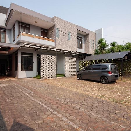 Reddoorz Plus Near Kelapa Dua Kebon Jeruk Jakarta Luaran gambar