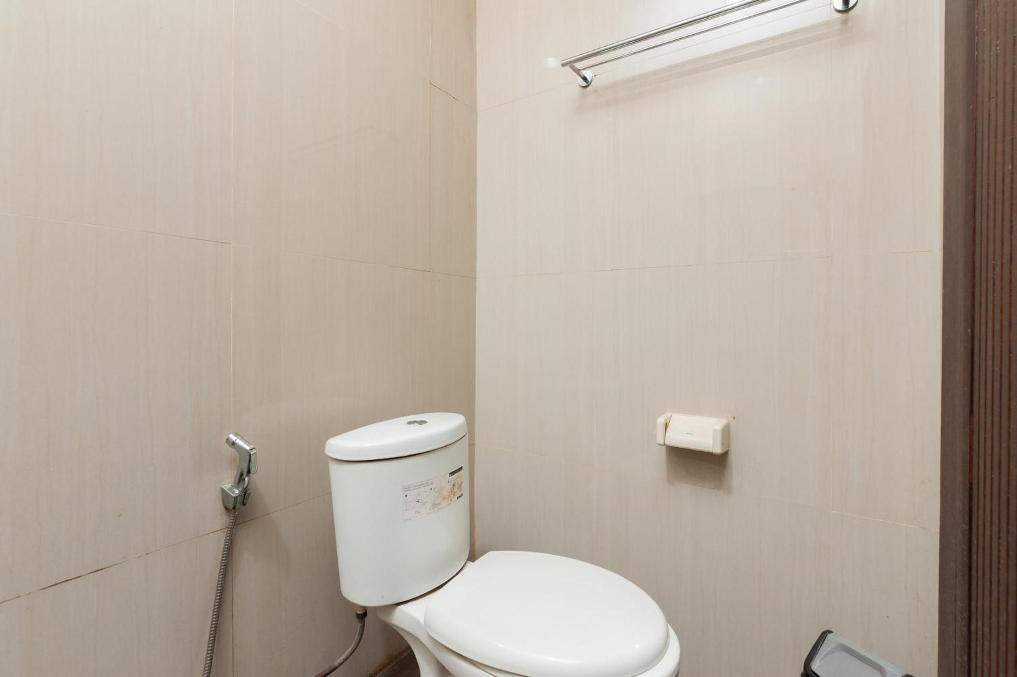 Reddoorz Plus Near Kelapa Dua Kebon Jeruk Jakarta Luaran gambar