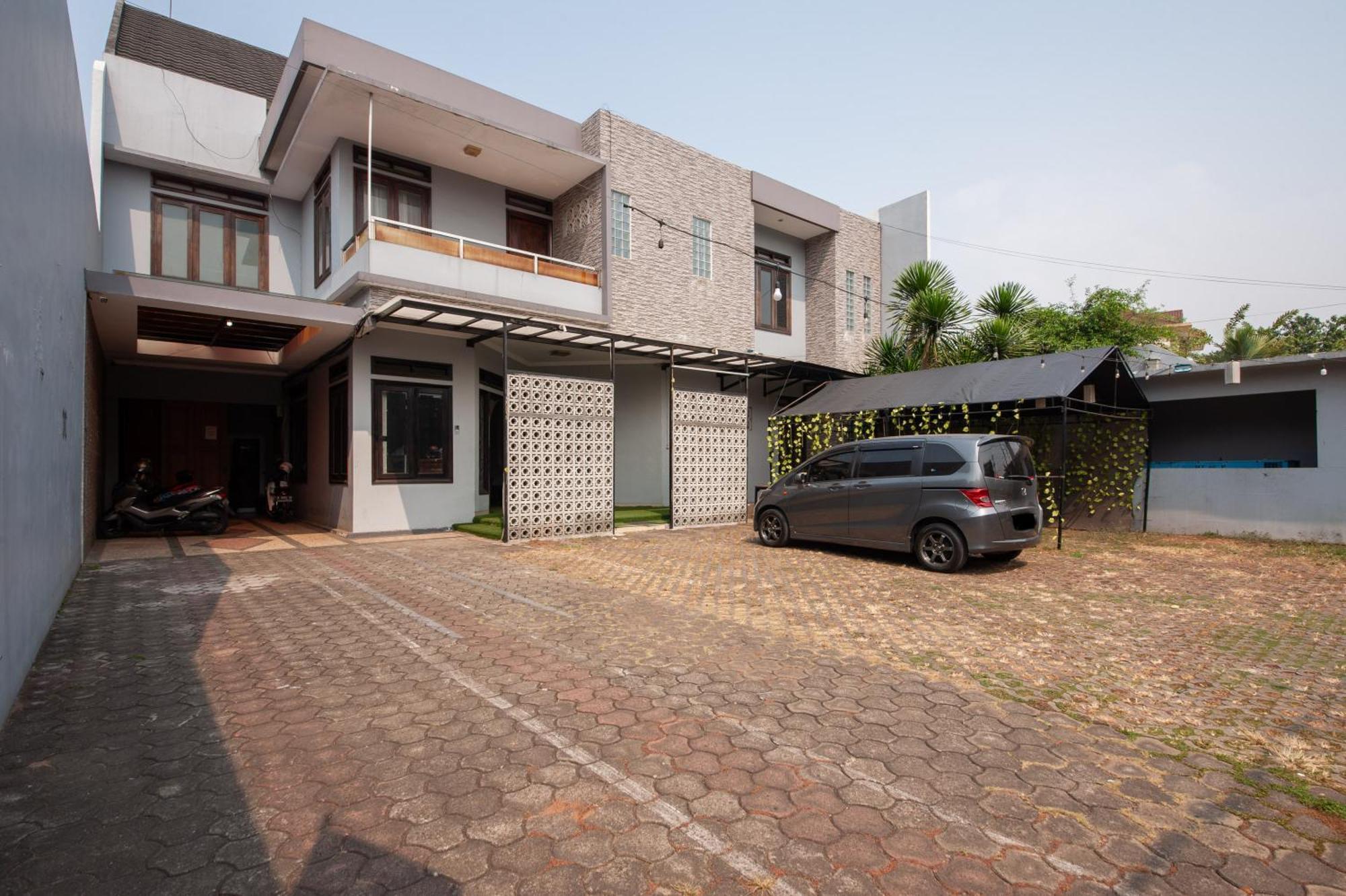 Reddoorz Plus Near Kelapa Dua Kebon Jeruk Jakarta Luaran gambar