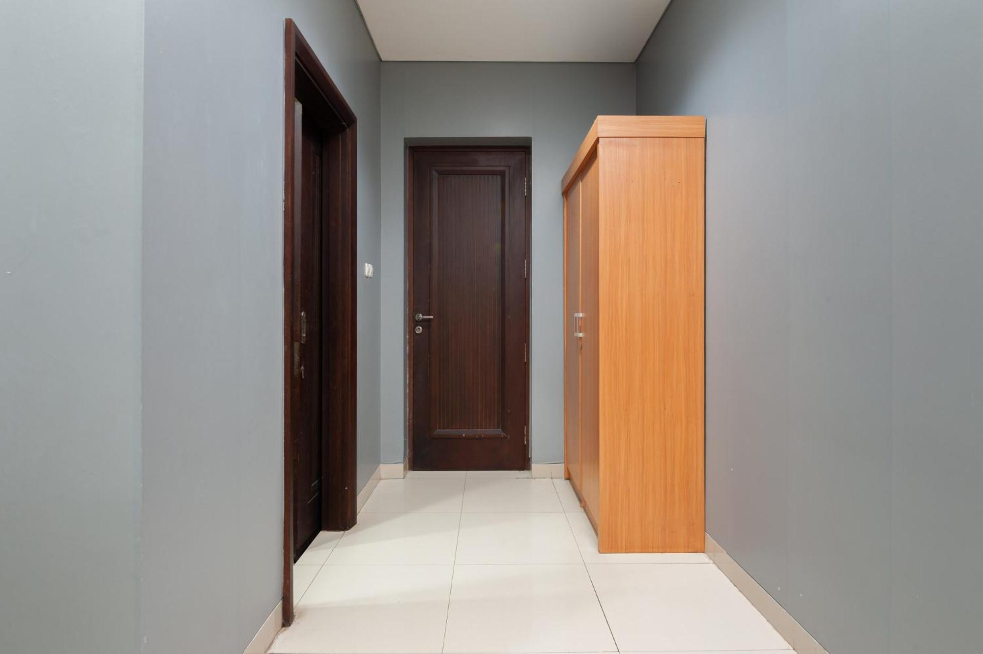 Reddoorz Plus Near Kelapa Dua Kebon Jeruk Jakarta Luaran gambar