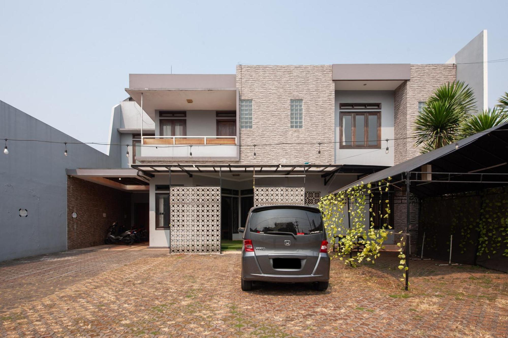Reddoorz Plus Near Kelapa Dua Kebon Jeruk Jakarta Luaran gambar