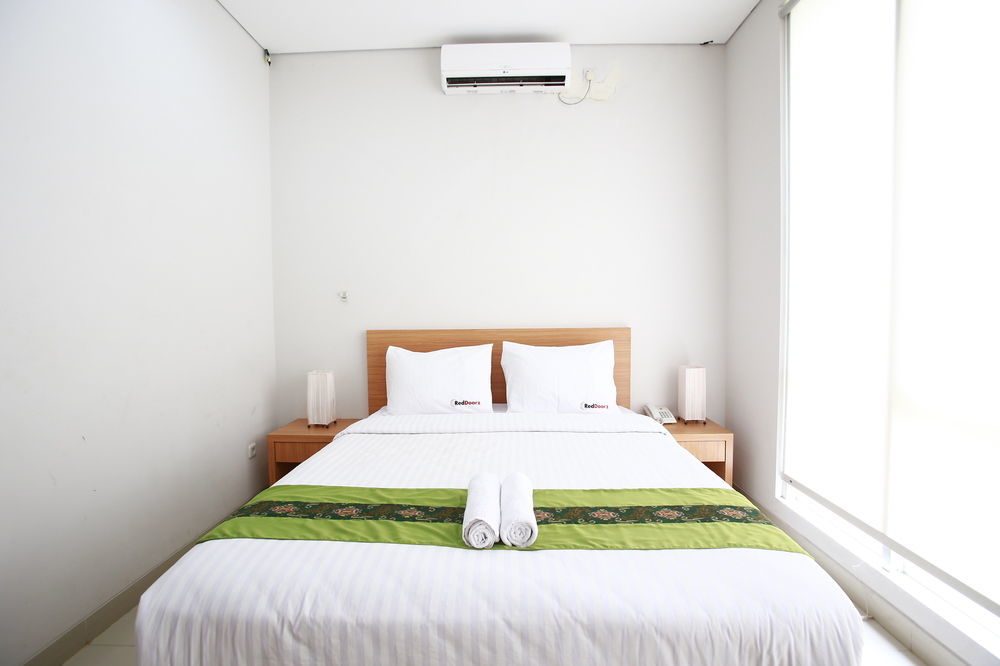 Reddoorz Plus Near Kelapa Dua Kebon Jeruk Jakarta Luaran gambar