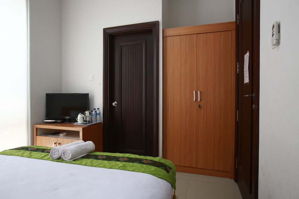Reddoorz Plus Near Kelapa Dua Kebon Jeruk Jakarta Luaran gambar