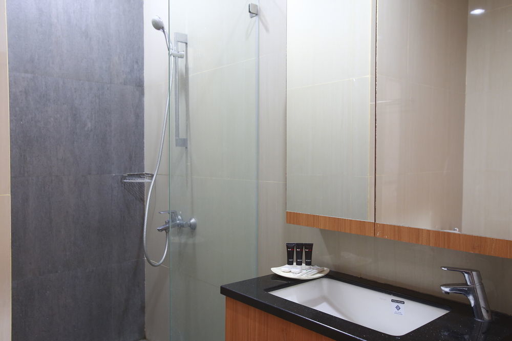 Reddoorz Plus Near Kelapa Dua Kebon Jeruk Jakarta Luaran gambar