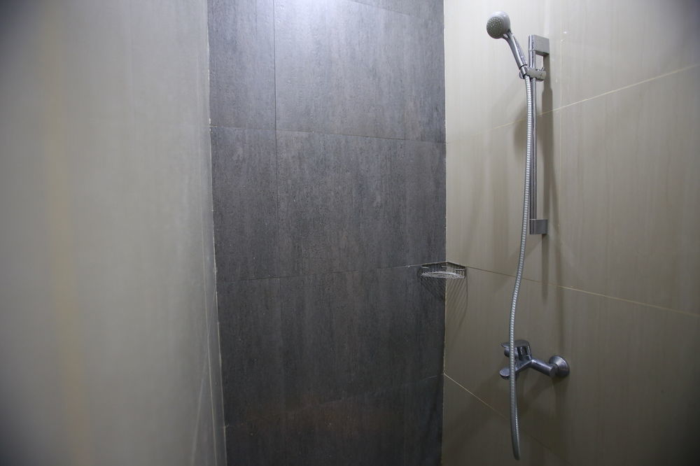 Reddoorz Plus Near Kelapa Dua Kebon Jeruk Jakarta Luaran gambar
