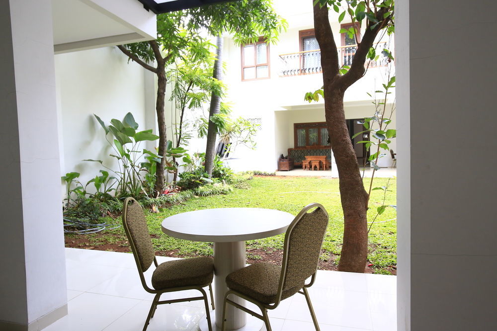 Reddoorz Plus Near Kelapa Dua Kebon Jeruk Jakarta Luaran gambar