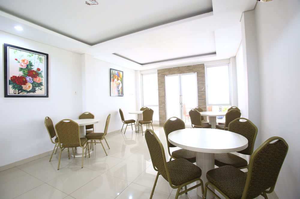 Reddoorz Plus Near Kelapa Dua Kebon Jeruk Jakarta Luaran gambar