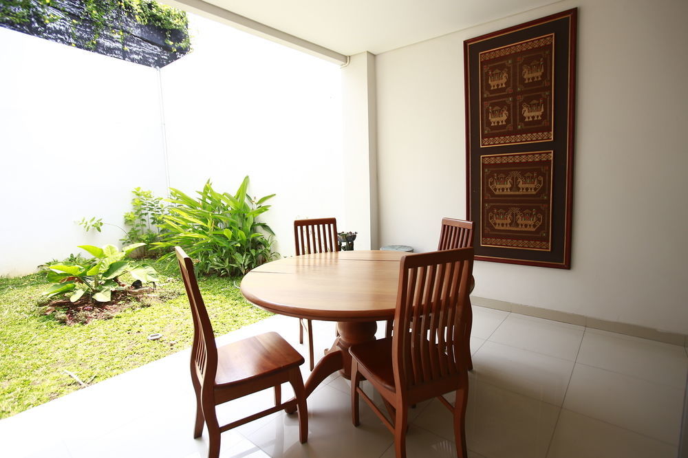 Reddoorz Plus Near Kelapa Dua Kebon Jeruk Jakarta Luaran gambar
