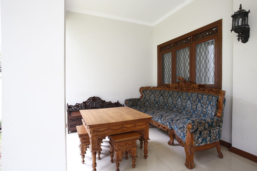 Reddoorz Plus Near Kelapa Dua Kebon Jeruk Jakarta Luaran gambar