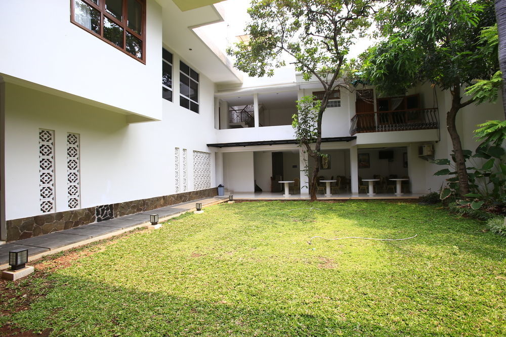 Reddoorz Plus Near Kelapa Dua Kebon Jeruk Jakarta Luaran gambar