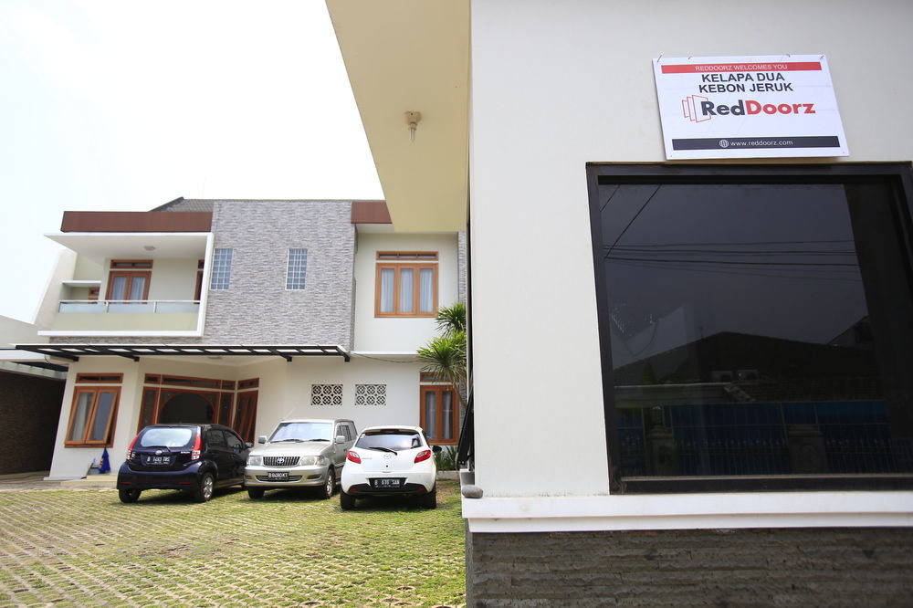 Reddoorz Plus Near Kelapa Dua Kebon Jeruk Jakarta Luaran gambar