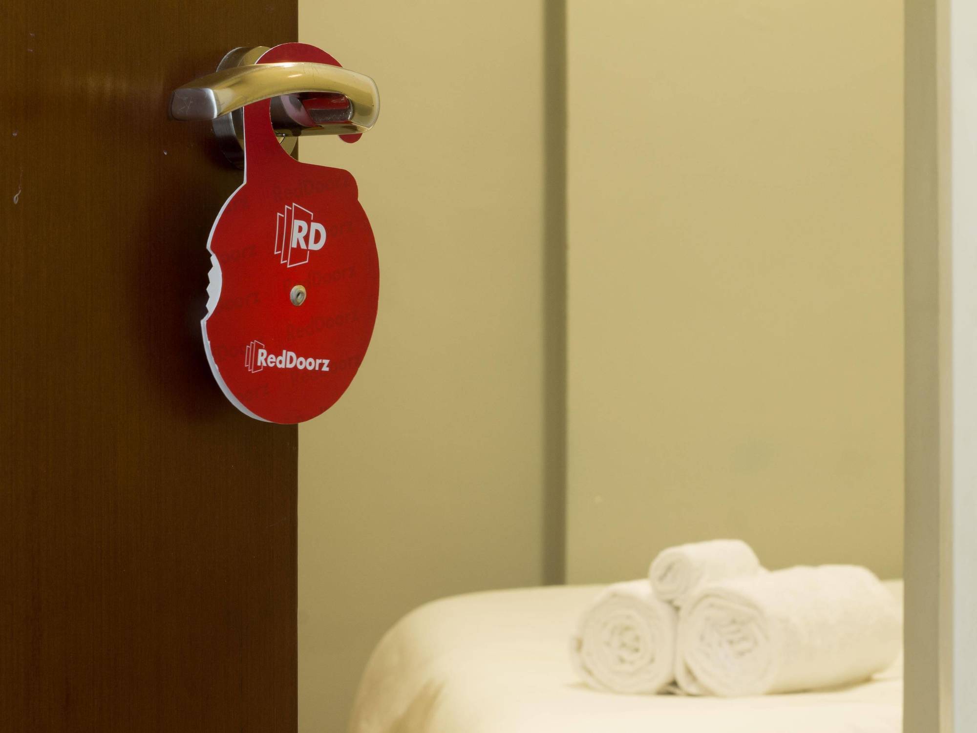 Reddoorz Plus Near Kelapa Dua Kebon Jeruk Jakarta Luaran gambar