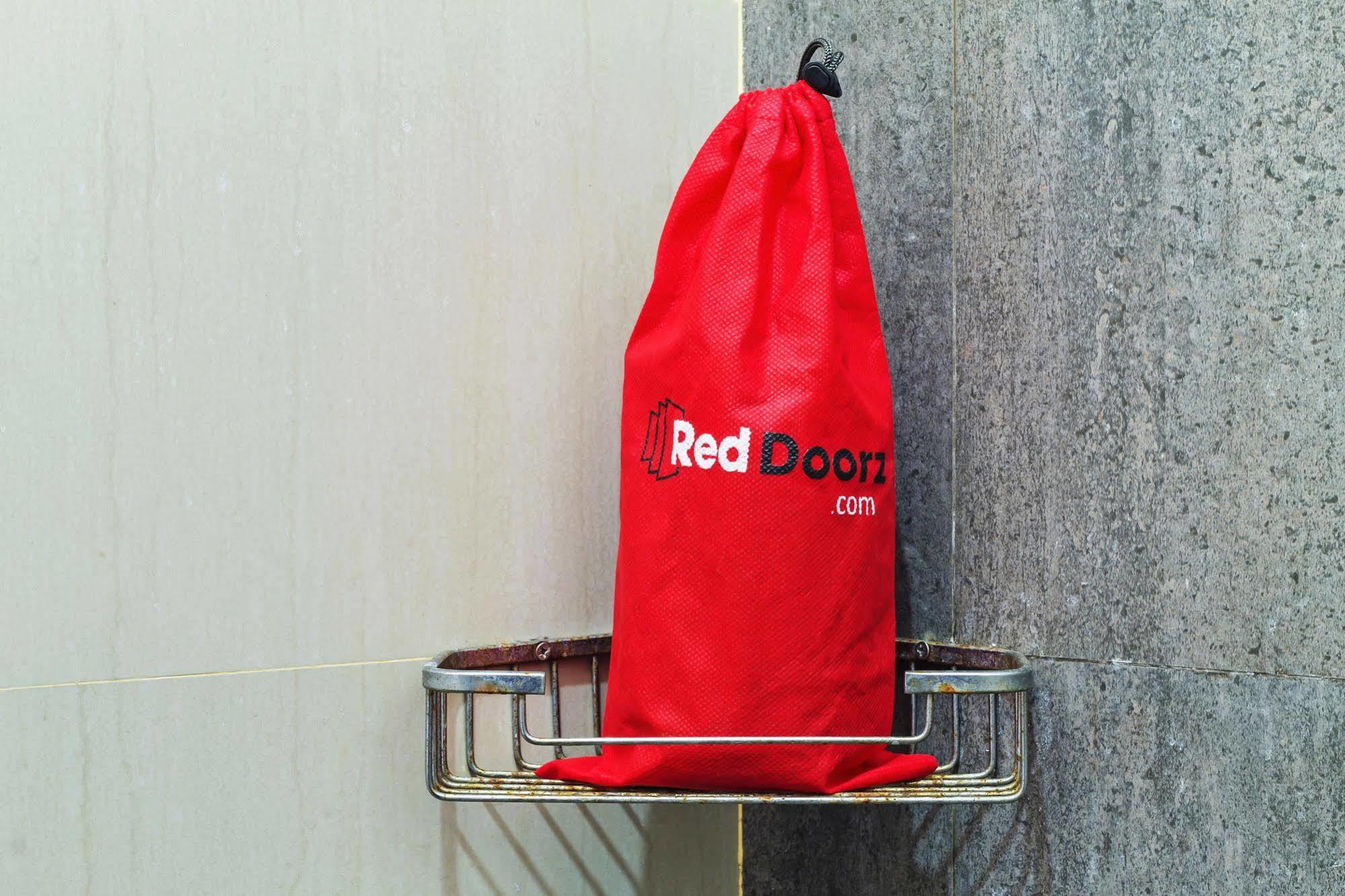 Reddoorz Plus Near Kelapa Dua Kebon Jeruk Jakarta Luaran gambar