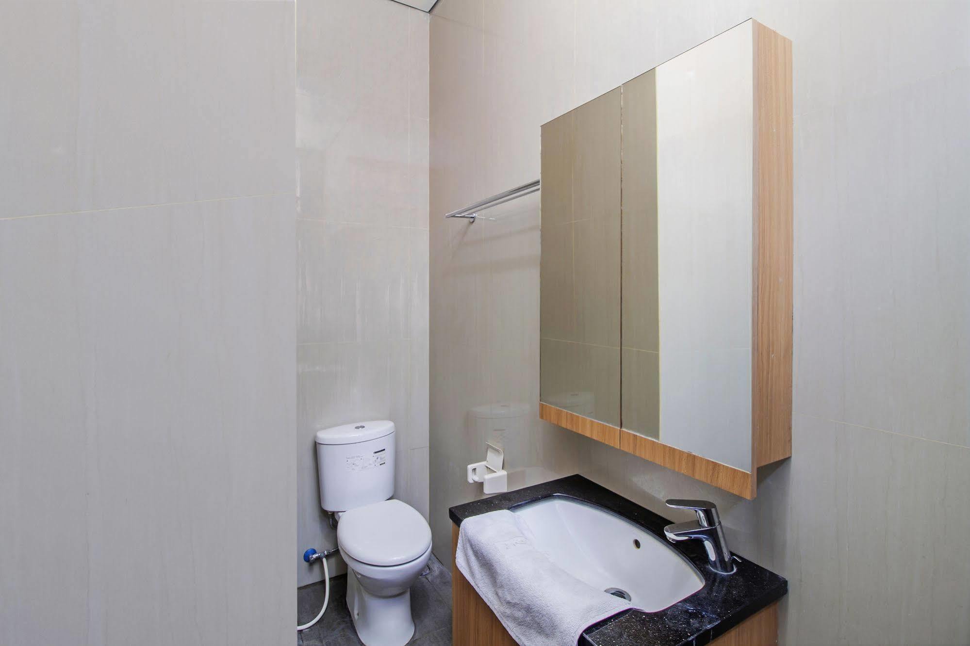 Reddoorz Plus Near Kelapa Dua Kebon Jeruk Jakarta Luaran gambar